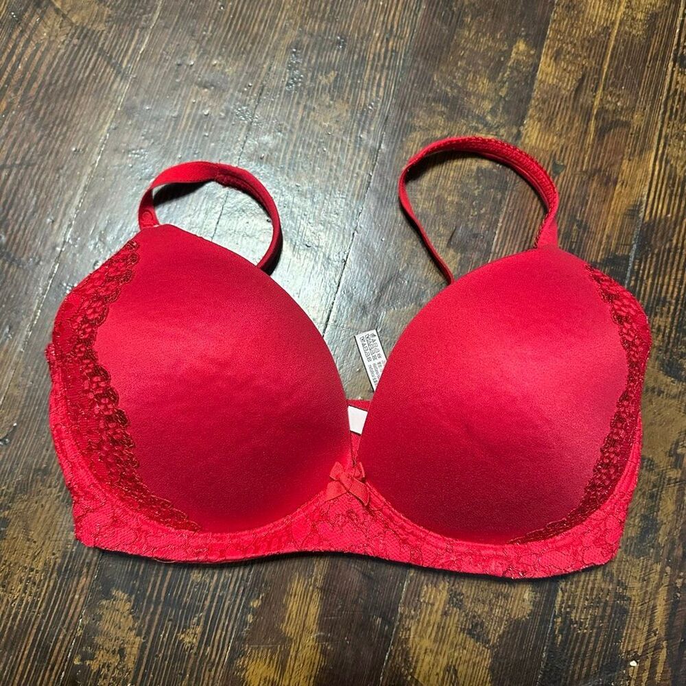 Victoria’s Secret red lacy body no wire 32DDD bra
